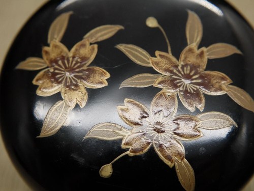 Japanese Lacquer Wooden Tea caddy Natsume w/ Cherry Blossom petals Maki-e (421) - Picture 12 of 13