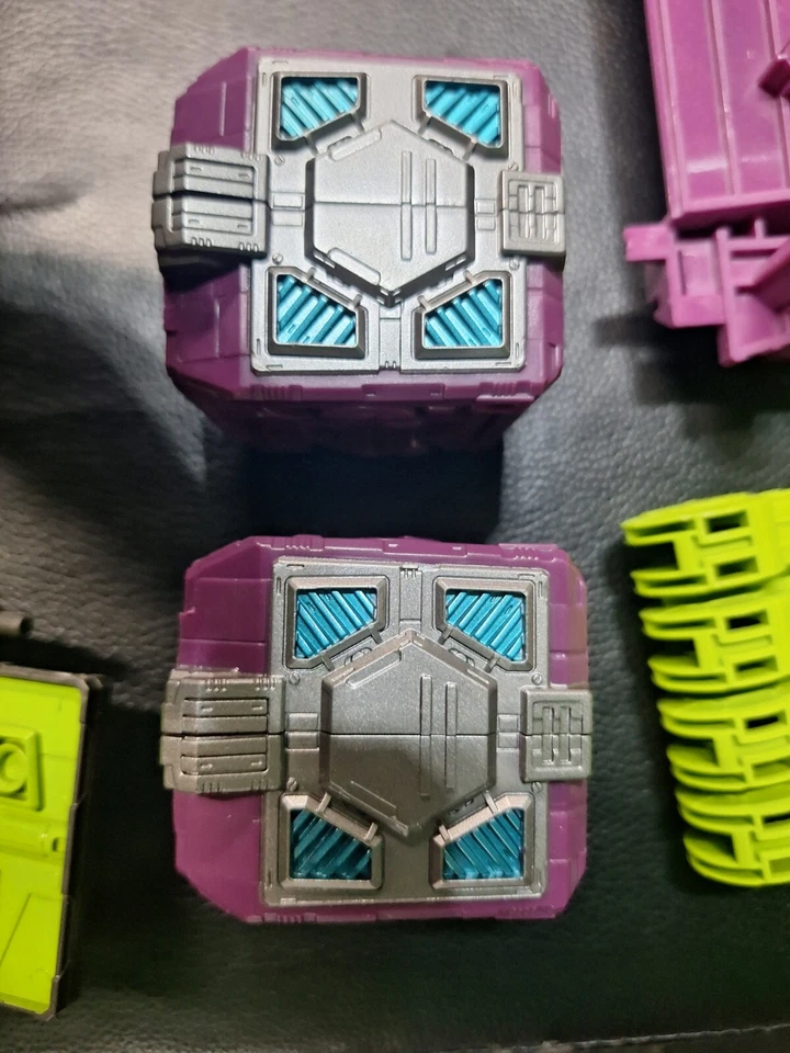 Transformers WFC Scorponok Parts - Image 3 of 4