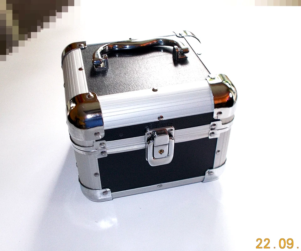 WEIHNACHTEN - Schöner kleiner Kosmetik Koffer aus Metall - 19 x 15 x 18 cm - WOW