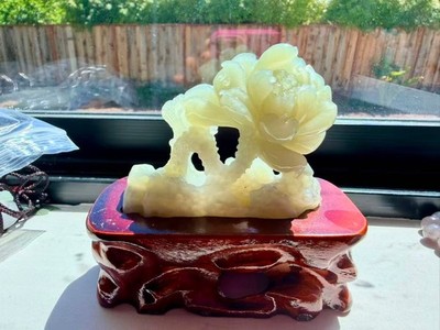 Nephrit Hetian Jade Figur Lotus durchscheinend wässrig grün handgeschnitzt