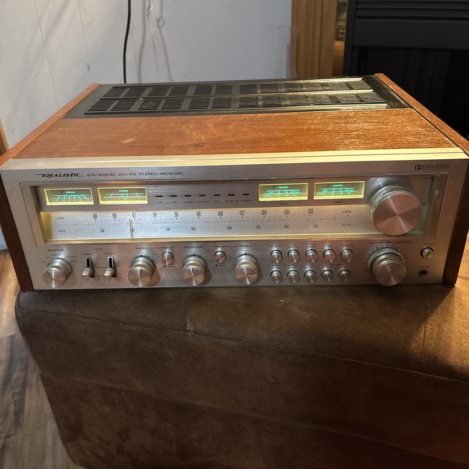Realistic STA-2100D Monster AM/FM Stereo Receiver + Wood Cabinet 