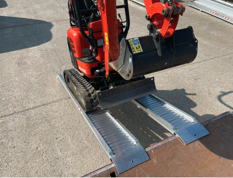 Aluminium Loading Ramps (2000x300x3000kg) Digger Ramps, Machinery