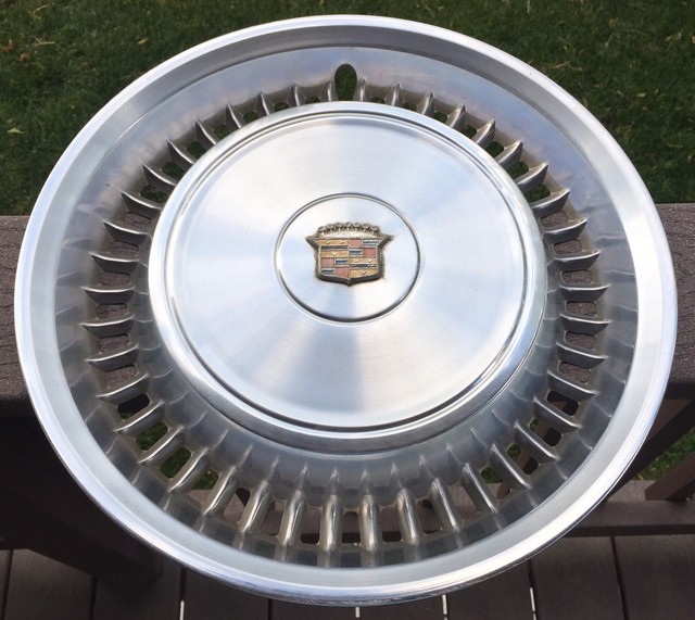 Vtg 19711972 CADILLAC 15" HUBCAP DEVILLE FLEETWOOD OEM GM TRIM WHEEL