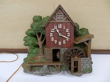 Vintage , Spartus, Water Wheel Mill, Wall Clock Works, ( MILL WHEELS DO NOT TURN