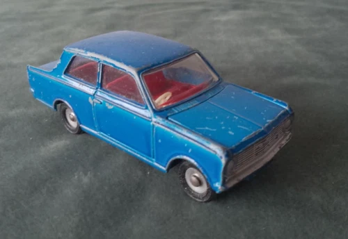 ORIGINAL VINTAGE DIECAST DINKY TOYS 136 VAUXHALL VIVA CAR 1960s