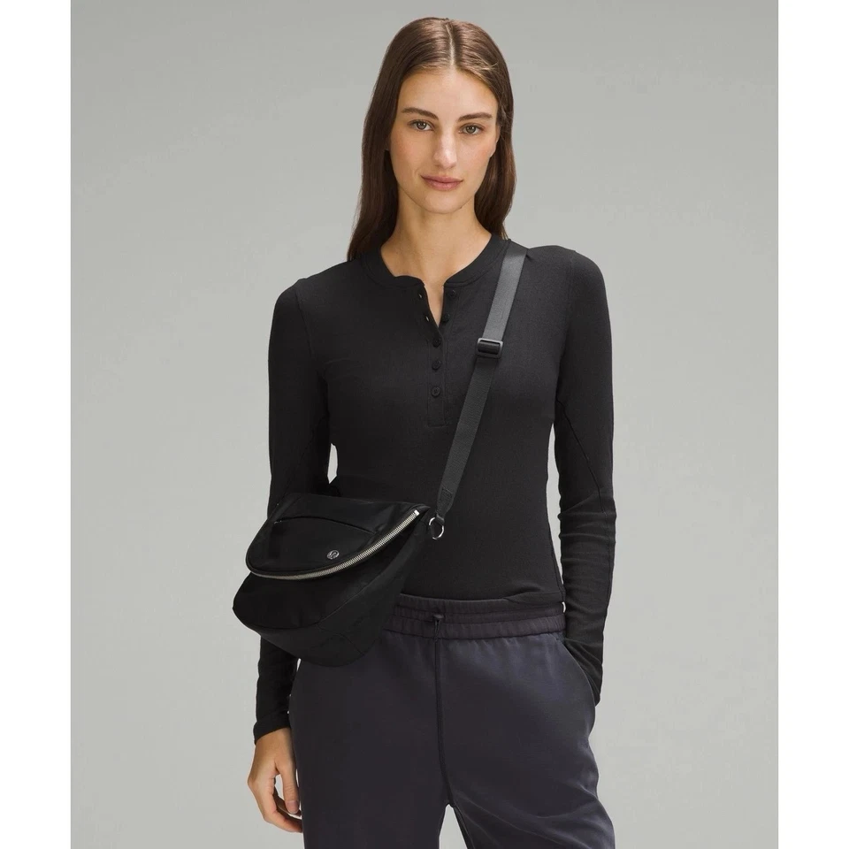 NWT Lululemon All Night Festival Bag 5L – Black Silver Edition – Perfect - Image 4 of 4