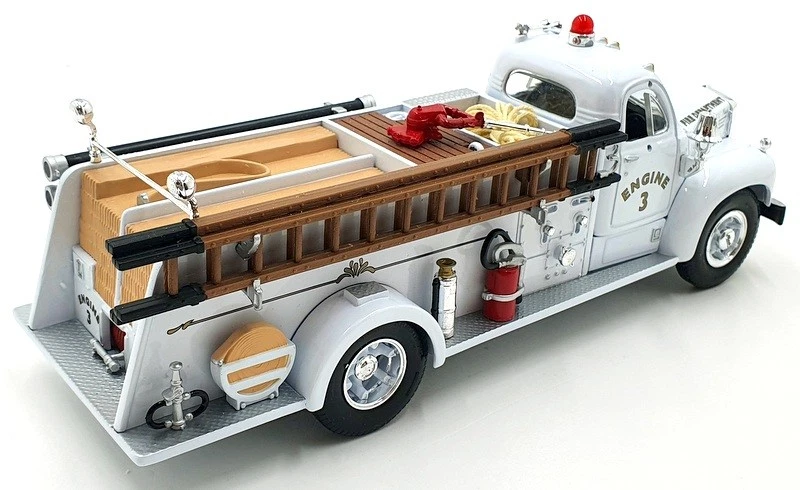 First Gear 1/34 Scale 19-2246 - 1960 Mack B-Model Pumper Engine 3 - Image 2 of 4