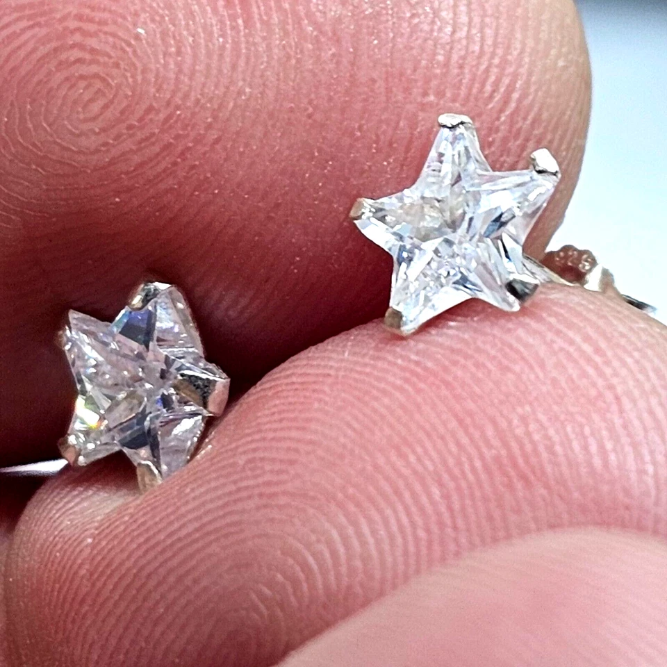 Stella Diamante Orecchini Paio Di 925 Argento Sterling Cristallo Borchie & Boxed - Immagine 4 di 4