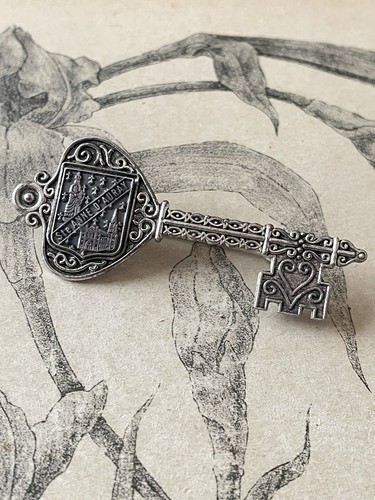Broche Ancienne En Forme De Clé - Souvenir De Sainte Anne D'Auras - Bijou Vintage