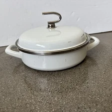 Vintage Euro-Cuisine from Fleischmann's ivory enamel 8" pot w/lid