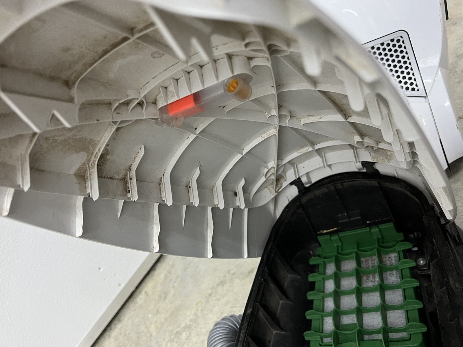 Miele Dynamic U1 Cat and Dog Upright Vacuum w/ Attachments Lotus White