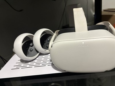 Oculus Quest 2 Standalone VR Headset 120Hz White with 2 Controllers