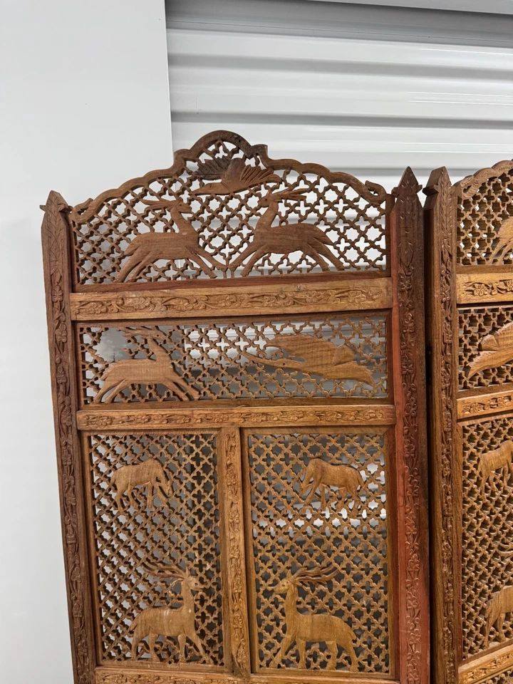 Pantalla divisoria de habitación plegable tallada de cuatro paneles Mid-Century Foto 2 de 4