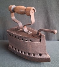 ANTICO FERRO DA STIRO A CARBONE PRIMI ANNI '900 Con Base 