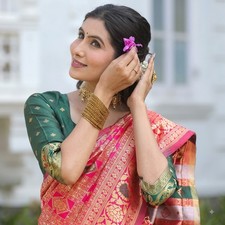 Women Orange Floral Print Banarasi Silk Blend Saree with unstitched blouse