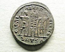 Constantine I Bronze Follis, GLORI-A EXER-CITVS, (RIC VII Thessalonica 198)