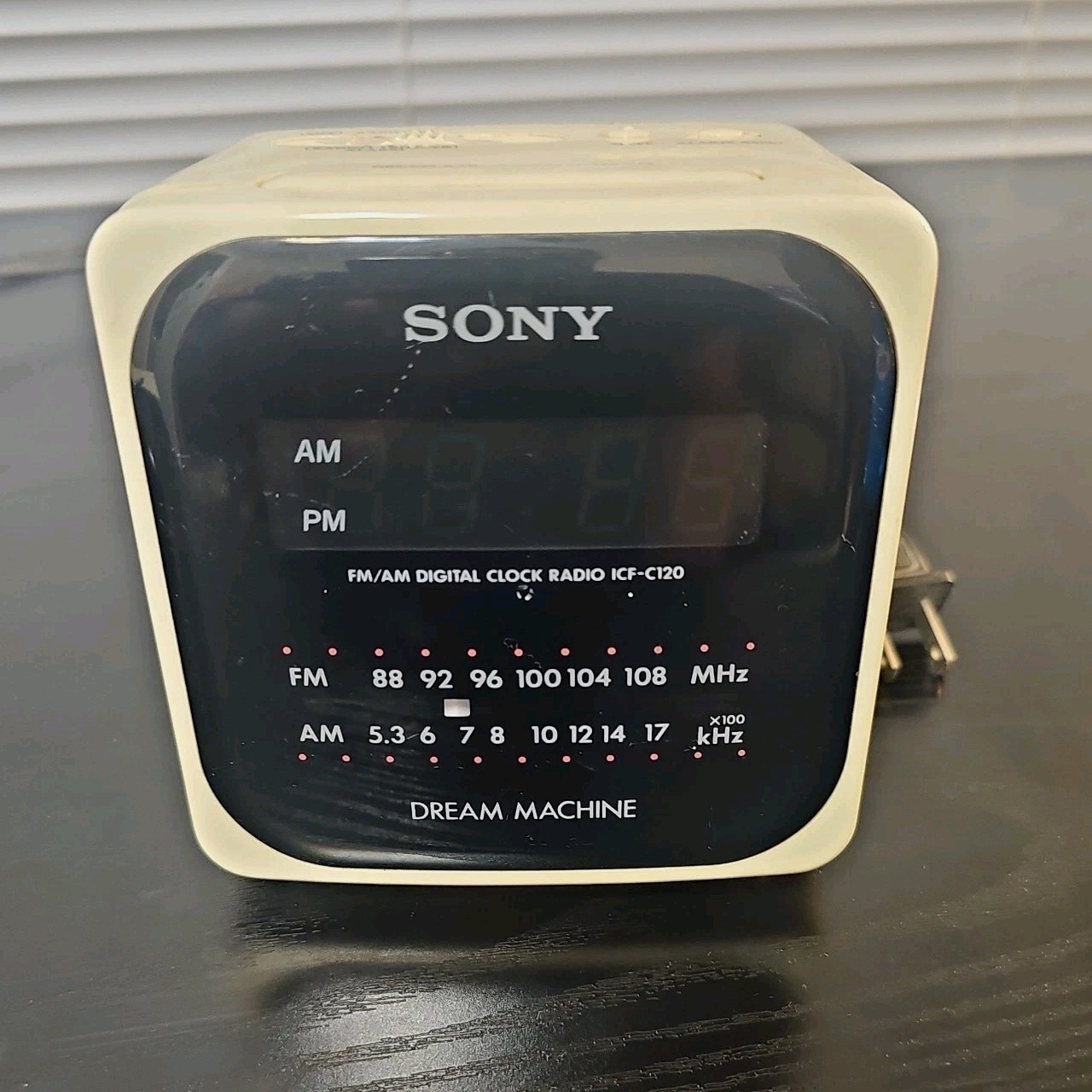 Sony Dream Machine ICF-C120 White Cube AM/FM Alarm Clock Radio Green LED VIDEO