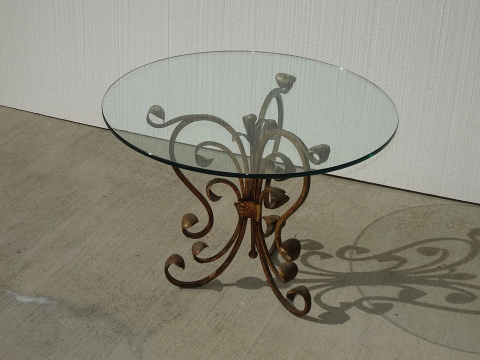 Mesa auxiliar vintage Hollywood Regency Tole de hierro dorado hecha en Italia Foto 4 de 4