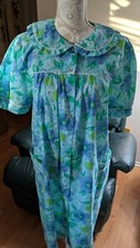 Chandio Vintage Short Selvess Blue Floral House Coat Nightgown Woman size M.