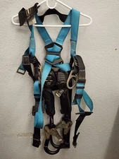 IronWear Harness 2100 with Ironwear 6 Foot Self Retracting Line Size UNIV