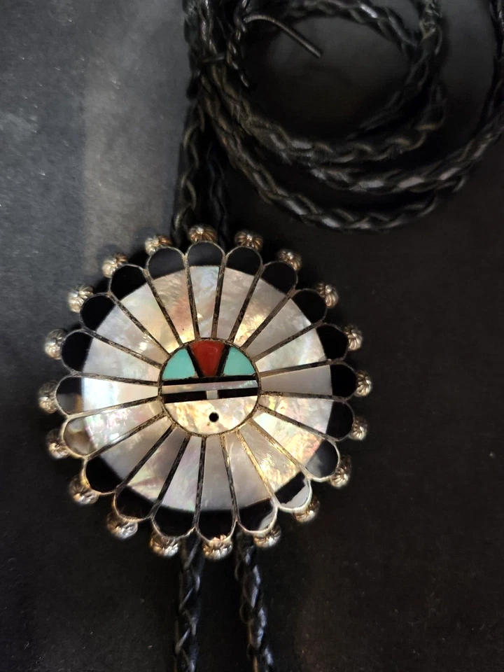 Puntas colgantes Abel Soseeah Zuni Sunface Bolo Foto 3 de 4