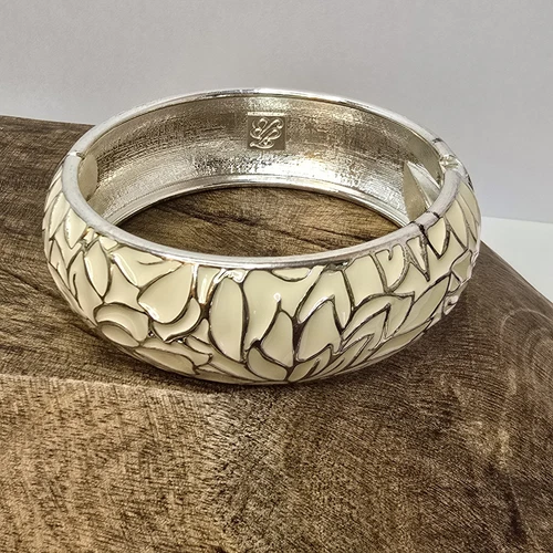 OFF WHITE Bracciale Tommy Bahama Crema Smalto Bianco Tono Argento Disegno Fiore Bangle #38