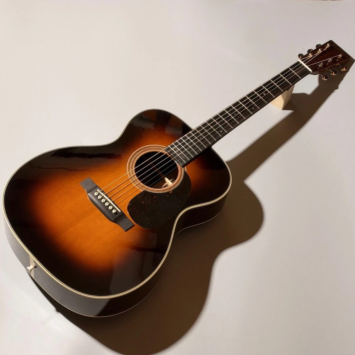 Martin 000-28EC Sunburst usado 2024 Japón