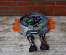 BeyBlade Arena mit Motor mit deviersen Zubehör Beyblades siehe Bilder Konvolut