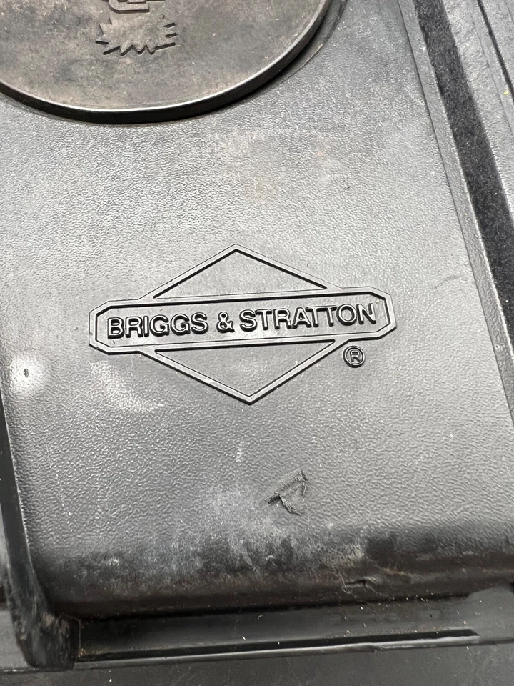 Conjunto de bujías de tanque de combustible de gasolina Briggs & Stratton de 5 HP Engine Industrial Plus Foto 4 de 4