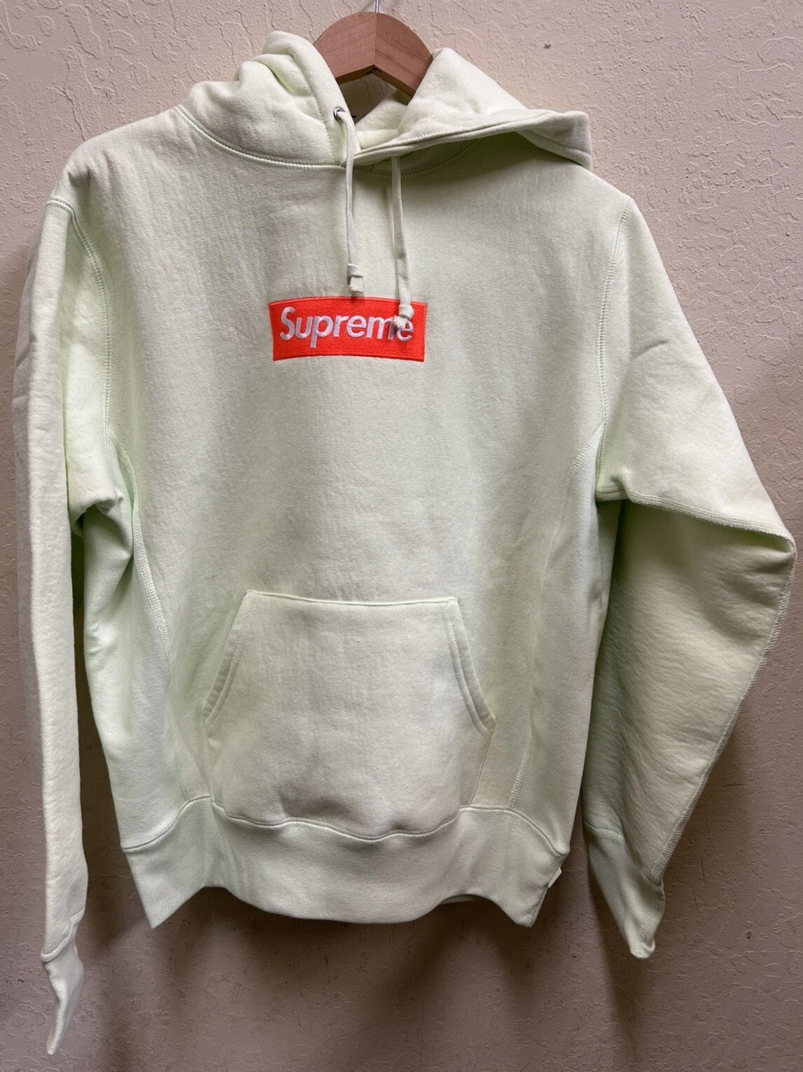 Sweat shirt à capuche logo FW17 FW17 Supreme Box chaux pâle taille S AUTHENTIQUE