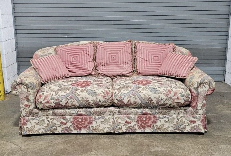 Henredon Furniture Sofa Upholstered in Needlepoint Fabric High End W Pillows - Image 3 of 4
