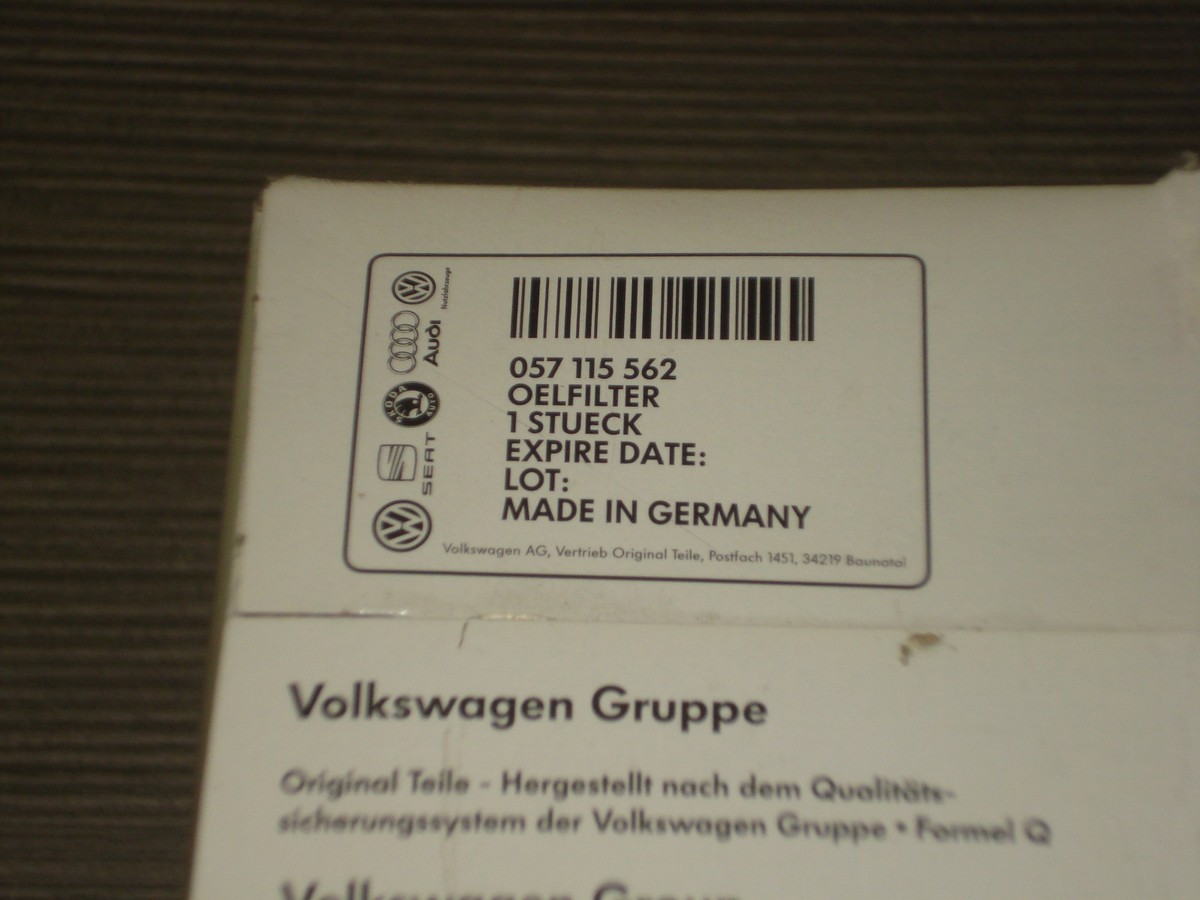 Audi A8 Oil Filter 057115562 VAG 6086763 03FXY Oil OEM Original  