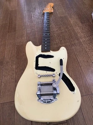 Fender Squier Mustang Body with Bigsby B5 Bridge Sunburst