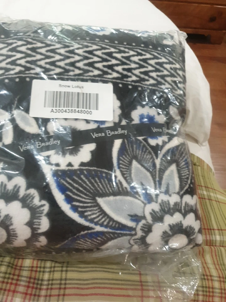 VERA BRADLEY Manta Vellón 80 x 50 SNOW LOTUS NUEVO CON ETIQUETAS Súper Suave Foto 4 de 4