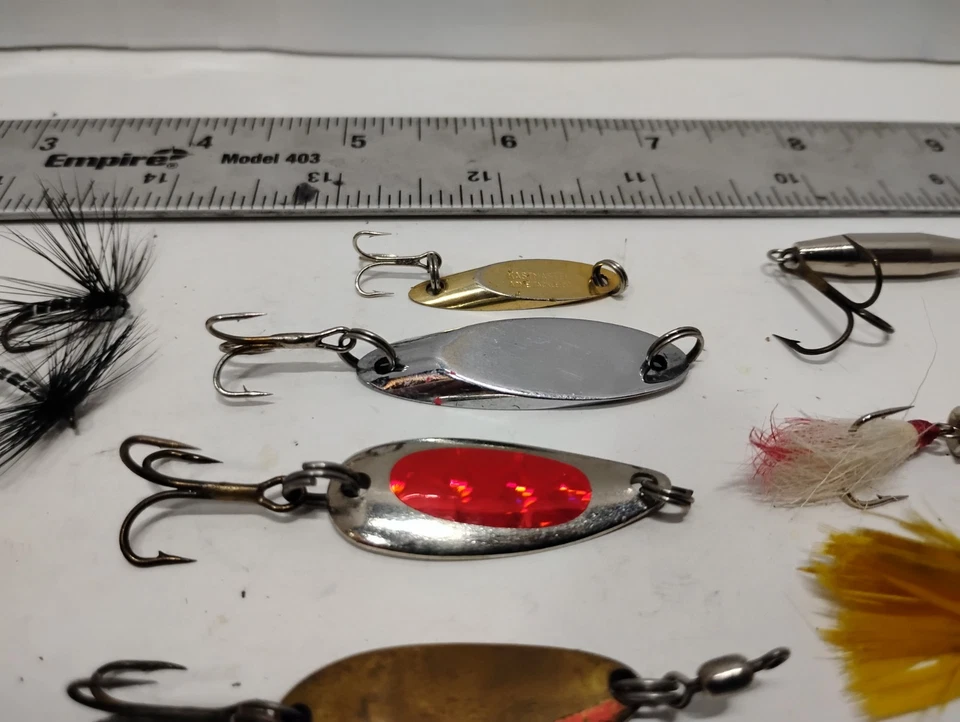 Lote de 11 señuelos de pesca con mosca, cucharas y cola de gallo varios Foto 3 de 4