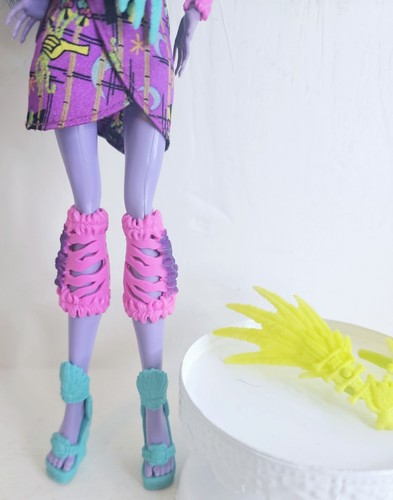 Monster High Jane Boolittle Ghouls Getaway Doll Original Outfit + Accessories - Foto 8 di 16
