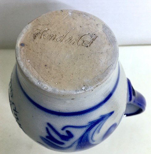 Vintage deutsche Handarbeit salzglasiertes Steinzeug blauer Wirbelkrug - signiert 6,5 Zoll - Bild 9 von 11