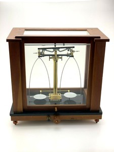 Antique-Voland-amp-Sons-Balance-Beam-Scale-Apothecary-Jeweler-Early-1900s