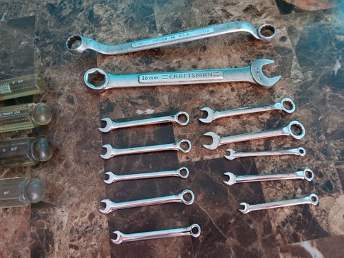 lot of Craftsman screwdrivers, wrenches, and mini wrenches lot. - Picture 13 of 17
