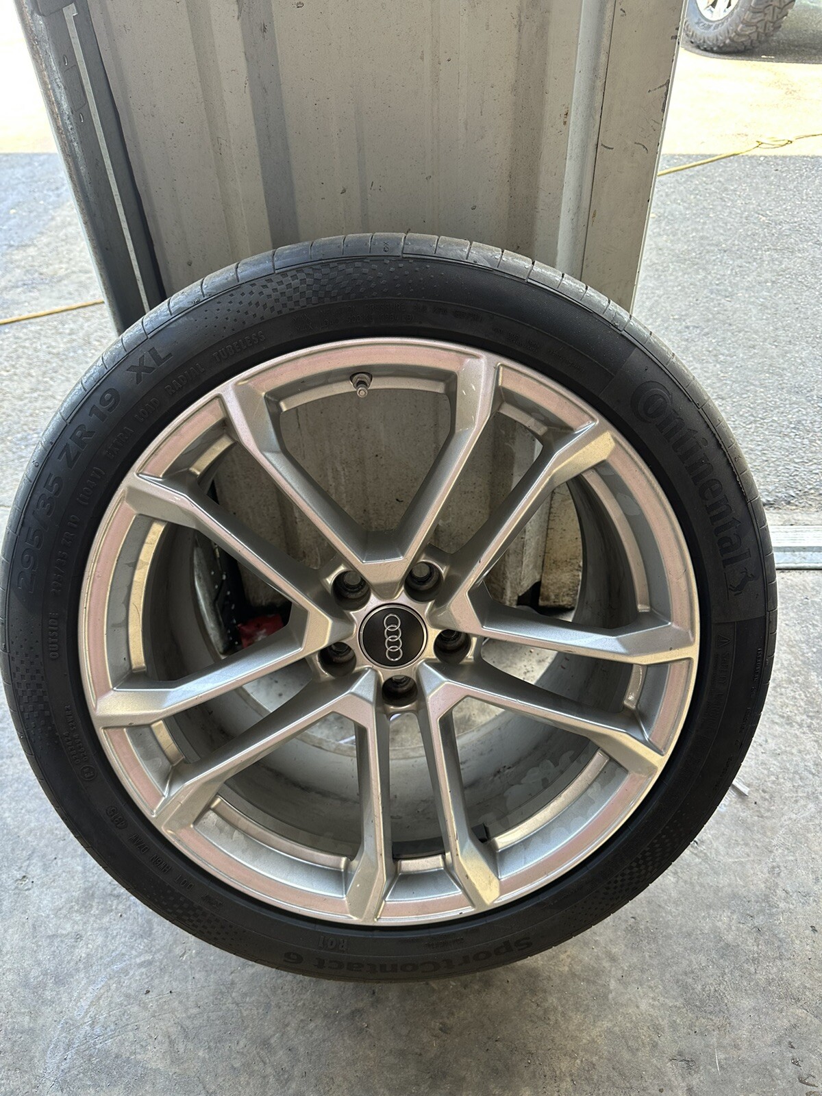 OEM Factory Audi R8 V8 V10 Wheels Tires Like New