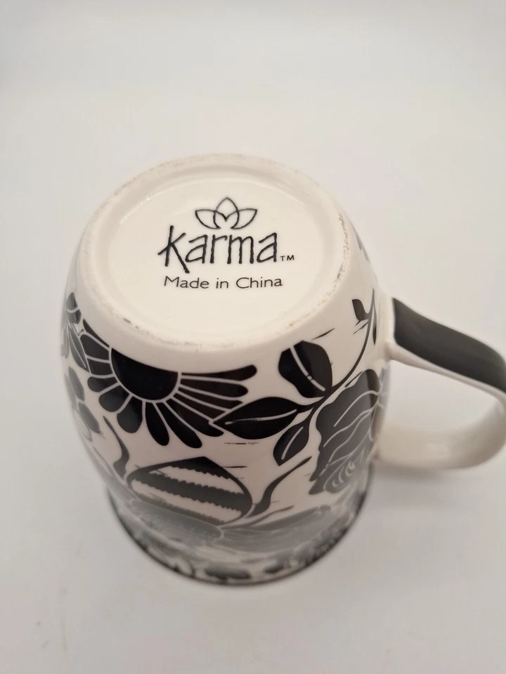 Taza de café Karma Boho abeja blanca y negra Foto 4 de 4