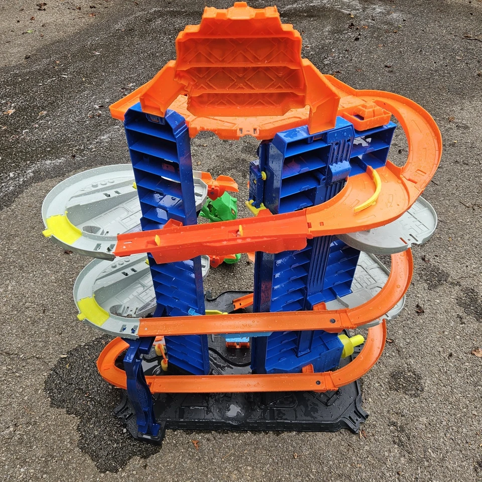 Hot Wheels Ultimate Garage with T-Rex -Elevator – Works – Dino Attack Playset - Image 2 of 3