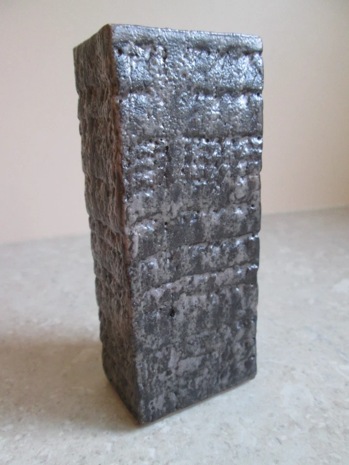 VINTAGE BRUTALIST / MODERNIST STUDIO POTTERY VASE - MAKERS MARK C.1970 - Image 4 of 4
