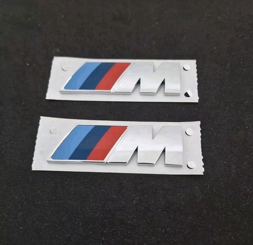 2er Set BMW M Emblem Logo Silber Glanz Kotflügel Badge Seite M Paket in 45x15mm