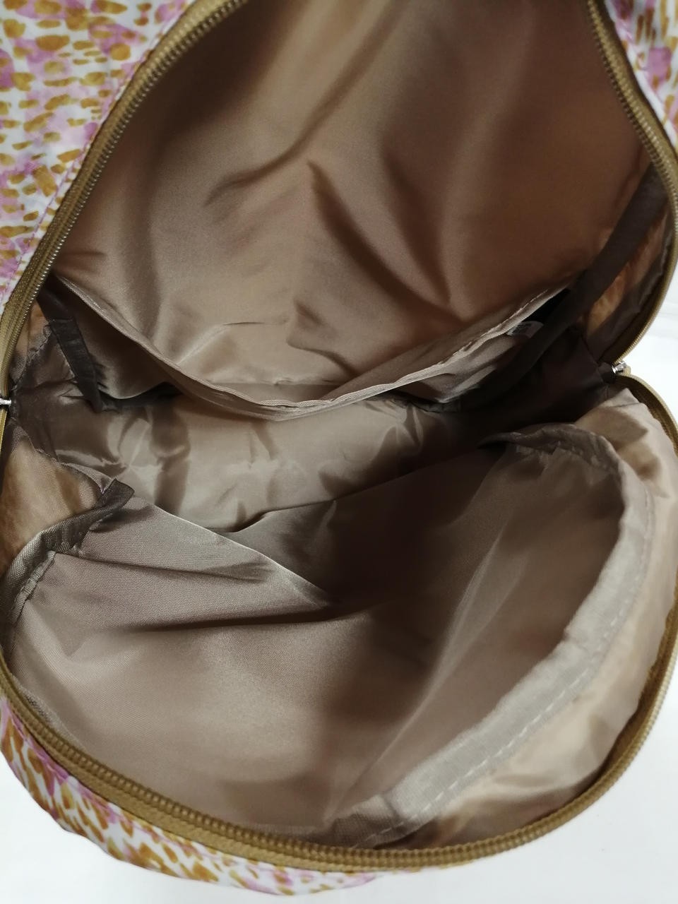 All over Pattern Backpack Model Beige Pink HIROMI… - image 9