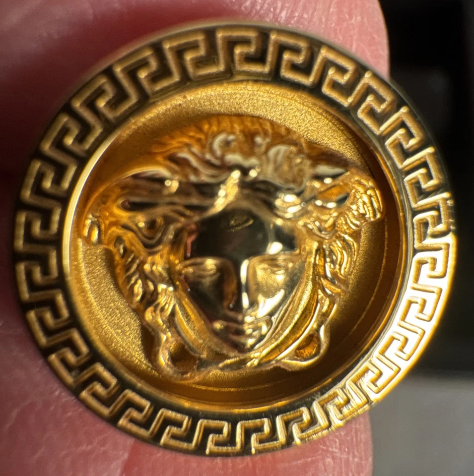 Gemelos Medusa griega de oro amarillo de 18 quilates Gianni Versace Foto 2 de 4