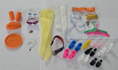 X-670 VINTAGE 1960/70'S MATTEL BARBIE ACCESSORIES SHOES ETC - NICE CONDITION