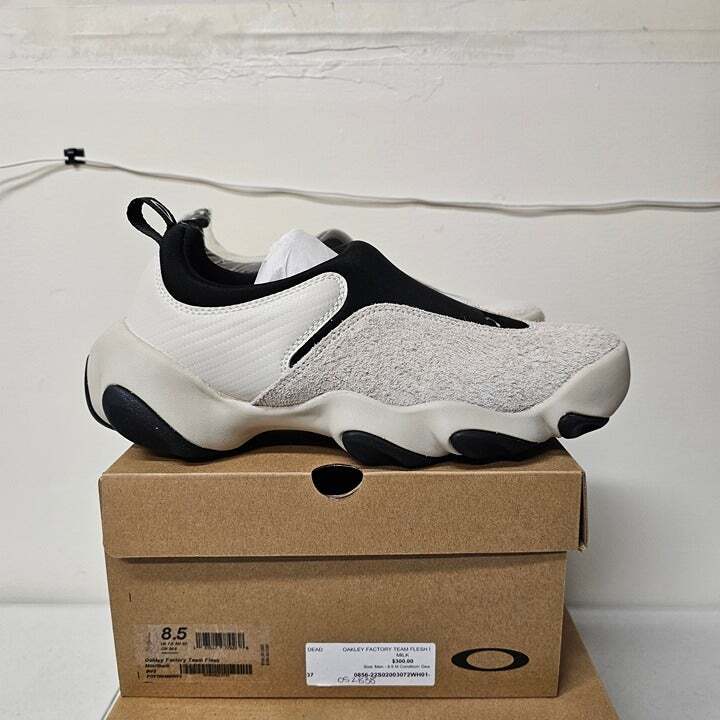 Brand New Y2K Oakley Factory Team Flesh Brain Dead Milk Size 8.5 Brand New Y2K Oakley Factory Team Flesh Brain Dead Milk Size  main image 4
