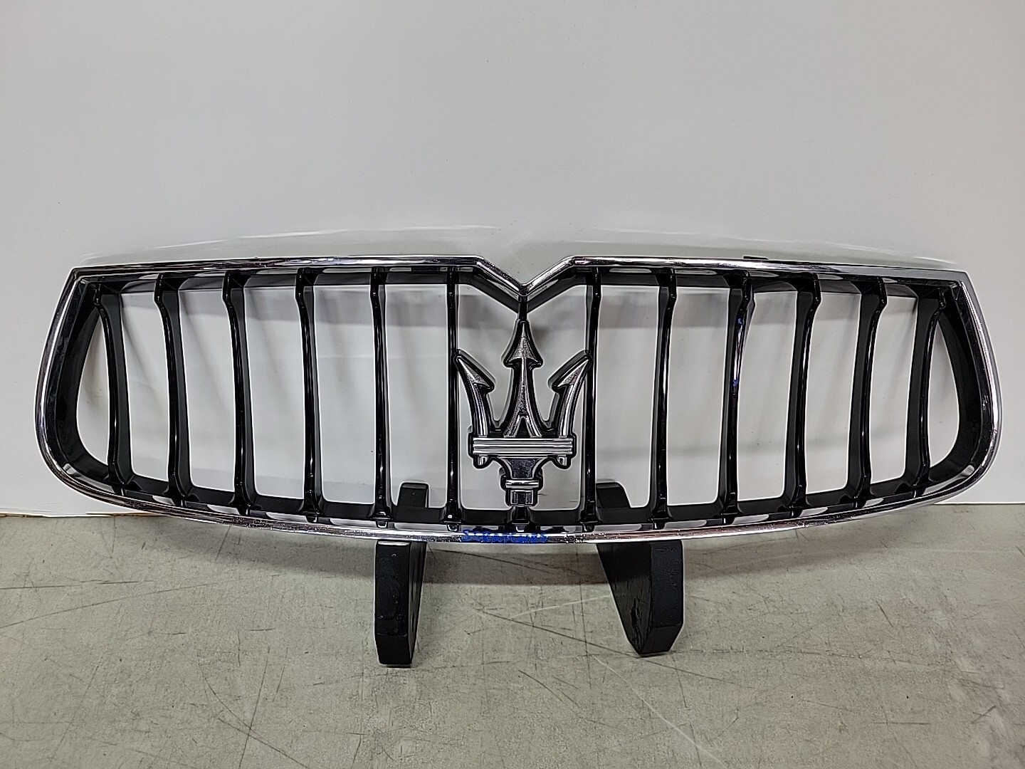 2014 2015 2016 2017 Maserati Ghibli Front Bumper cover Grille Chrome OEM
