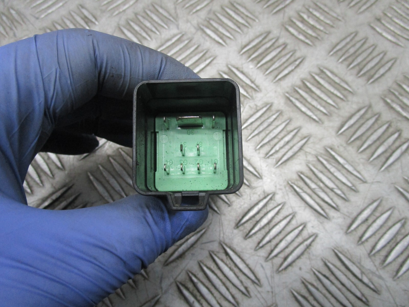 2015 AUDI A1 SE 1.6 TDI GLOW PLUG RELAY 04L907281 eBay